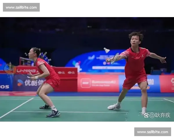 羽毛球赛事激战正酣 精英选手齐聚角逐荣耀与未来 - 副本 (2) - 副本